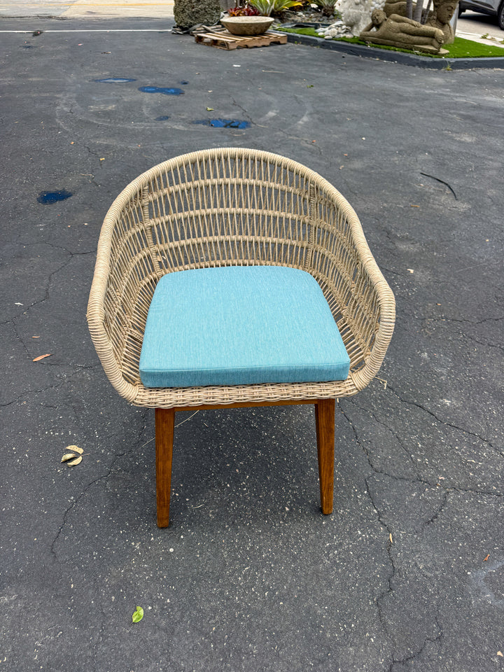 SYNTHETIC ROPE AND TEAK ARM CHAIR W/ BLUE CUSHION Anteak
