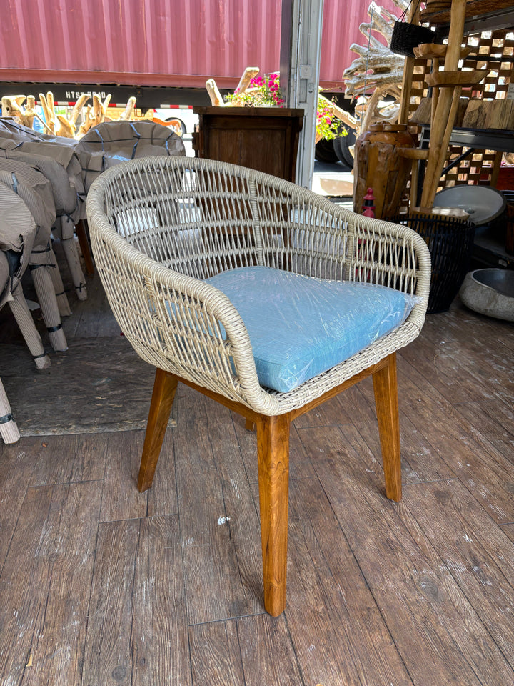 SYNTHETIC ROPE AND TEAK ARM CHAIR W/ BLUE CUSHION Anteak