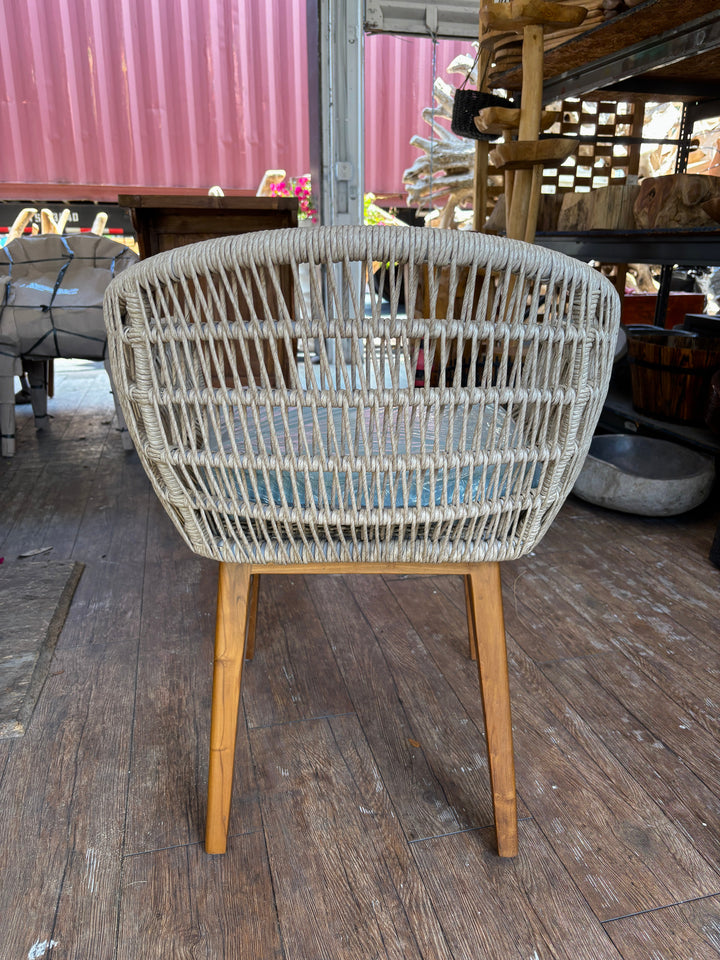 SYNTHETIC ROPE AND TEAK ARM CHAIR W/ BLUE CUSHION Anteak