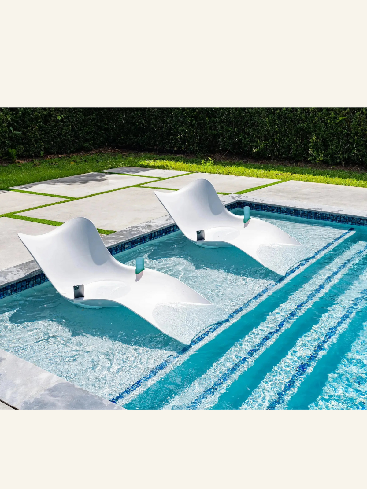 Wave in Pool Chaise Chair Pelican reef